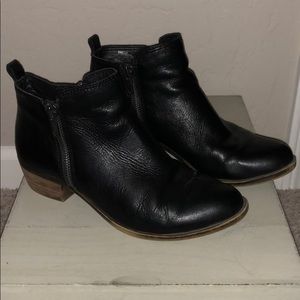 Lucky Brand black leather double zipper booties 8